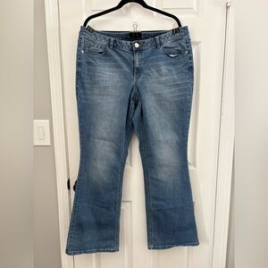 Lane Bryant 18 women’s low rise bootcut jean